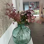 Modernes Mit 2 Balkonen, Terrasse Und Garten ! Apartamento *