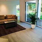 Modernes Mit 2 Balkonen, Terrasse Und Garten !