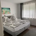 Modernes Mit 2 Balkonen, Terrasse Und Garten ! Bochum