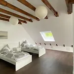 Modernes Mit 2 Balkonen, Terrasse Und Garten ! Apartamento *