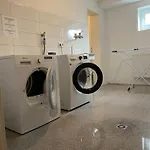 Apartamento Modernes Mit 2 Balkonen, Terrasse Und Garten !