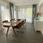 Modernes Mit 2 Balkonen, Terrasse Und Garten ! *