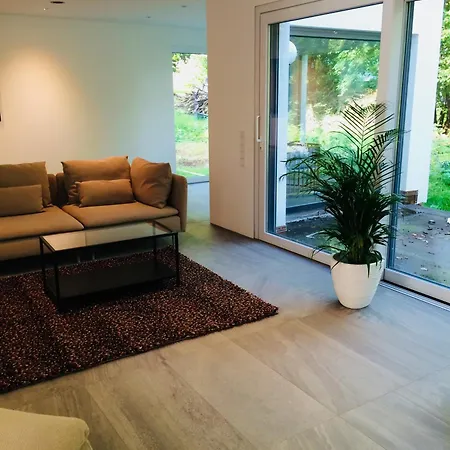 Modernes Mit 2 Balkonen, Terrasse Und Garten !