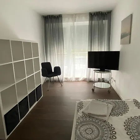 Apartmán Modernes Mit 2 Balkonen, Terrasse Und Garten ! *