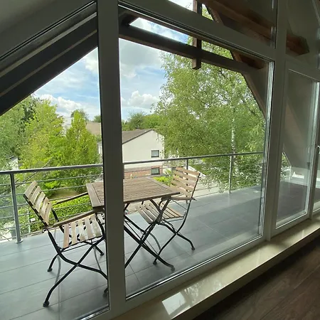 Modernes Mit 2 Balkonen, Terrasse Und Garten ! *