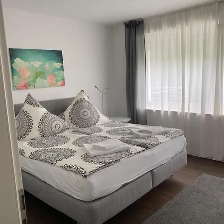 Modernes Mit 2 Balkonen, Terrasse Und Garten ! Bochum