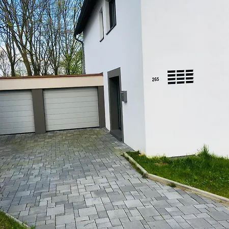 Modernes Mit 2 Balkonen, Terrasse Und Garten ! * Bochum