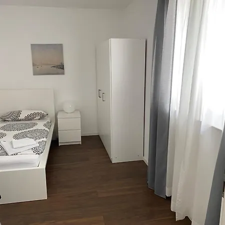 Modernes Mit 2 Balkonen, Terrasse Und Garten ! * Bochum