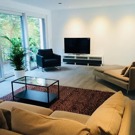 公寓 Modernes Mit 2 Balkonen, Terrasse Und Garten !