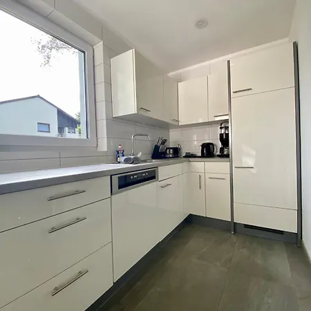 Modernes Mit 2 Balkonen, Terrasse Und Garten !