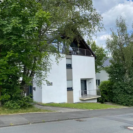 Modernes Mit 2 Balkonen, Terrasse Und Garten ! *