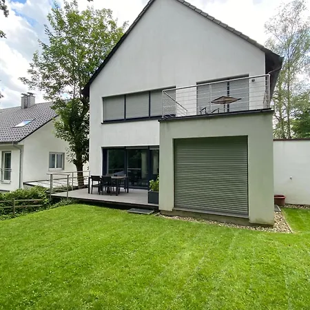 Modernes Mit 2 Balkonen, Terrasse Und Garten !