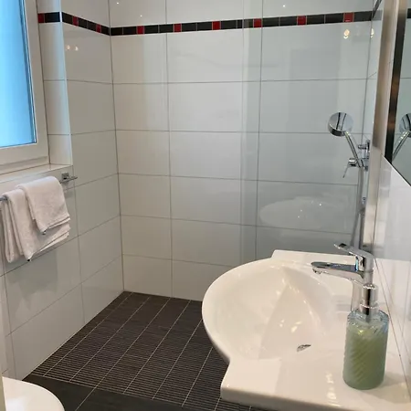 Modernes Mit 2 Balkonen, Terrasse Und Garten ! Apartmán Bochum