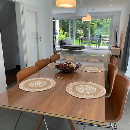 Modernes Mit 2 Balkonen, Terrasse Und Garten ! *