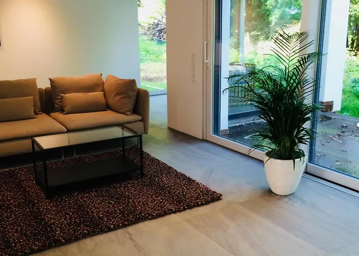 Modernes Mit 2 Balkonen, Terrasse Und Garten !