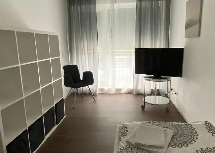 Lejlighed Modernes Mit 2 Balkonen, Terrasse Und Garten ! *