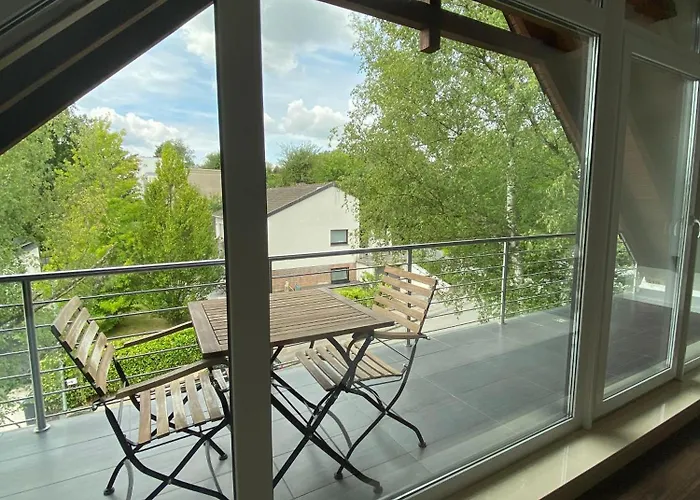 Modernes Mit 2 Balkonen, Terrasse Und Garten ! *