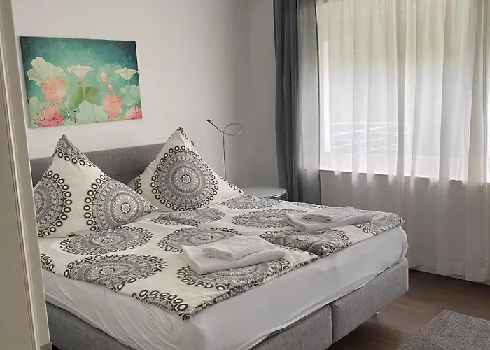 Modernes Mit 2 Balkonen, Terrasse Und Garten ! 波鸿