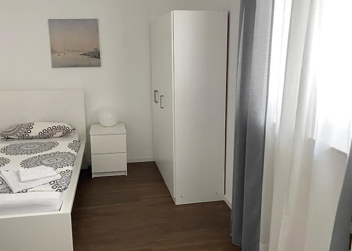 Modernes Mit 2 Balkonen, Terrasse Und Garten ! * Bochum