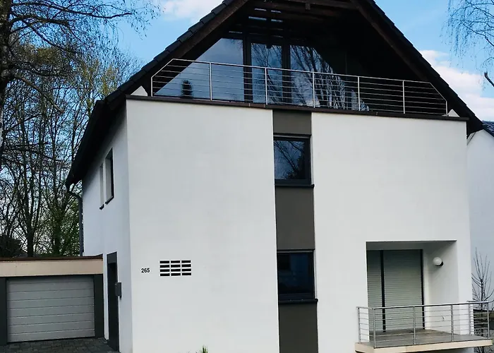 Modernes Mit 2 Balkonen, Terrasse Und Garten ! Bochum