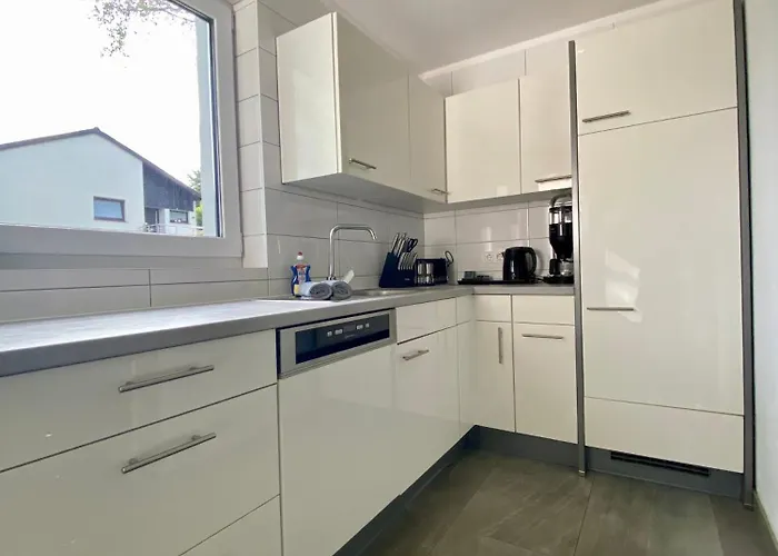 Modernes Mit 2 Balkonen, Terrasse Und Garten !