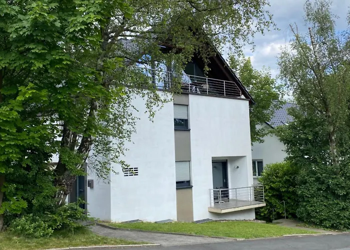 Modernes Mit 2 Balkonen, Terrasse Und Garten ! *