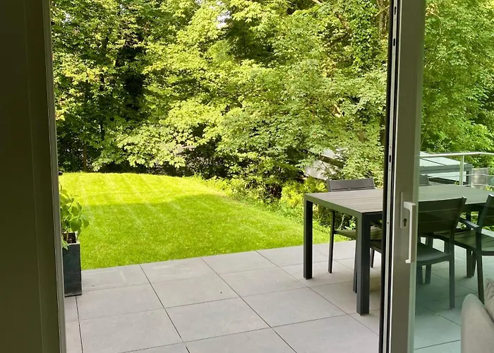 Modernes Mit 2 Balkonen, Terrasse Und Garten ! *