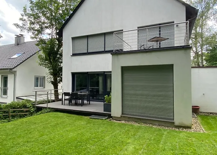 Modernes Mit 2 Balkonen, Terrasse Und Garten !