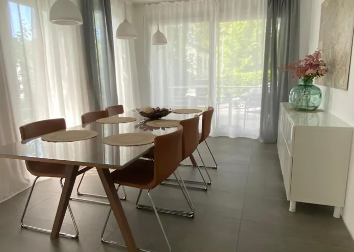 Modernes Mit 2 Balkonen, Terrasse Und Garten ! *